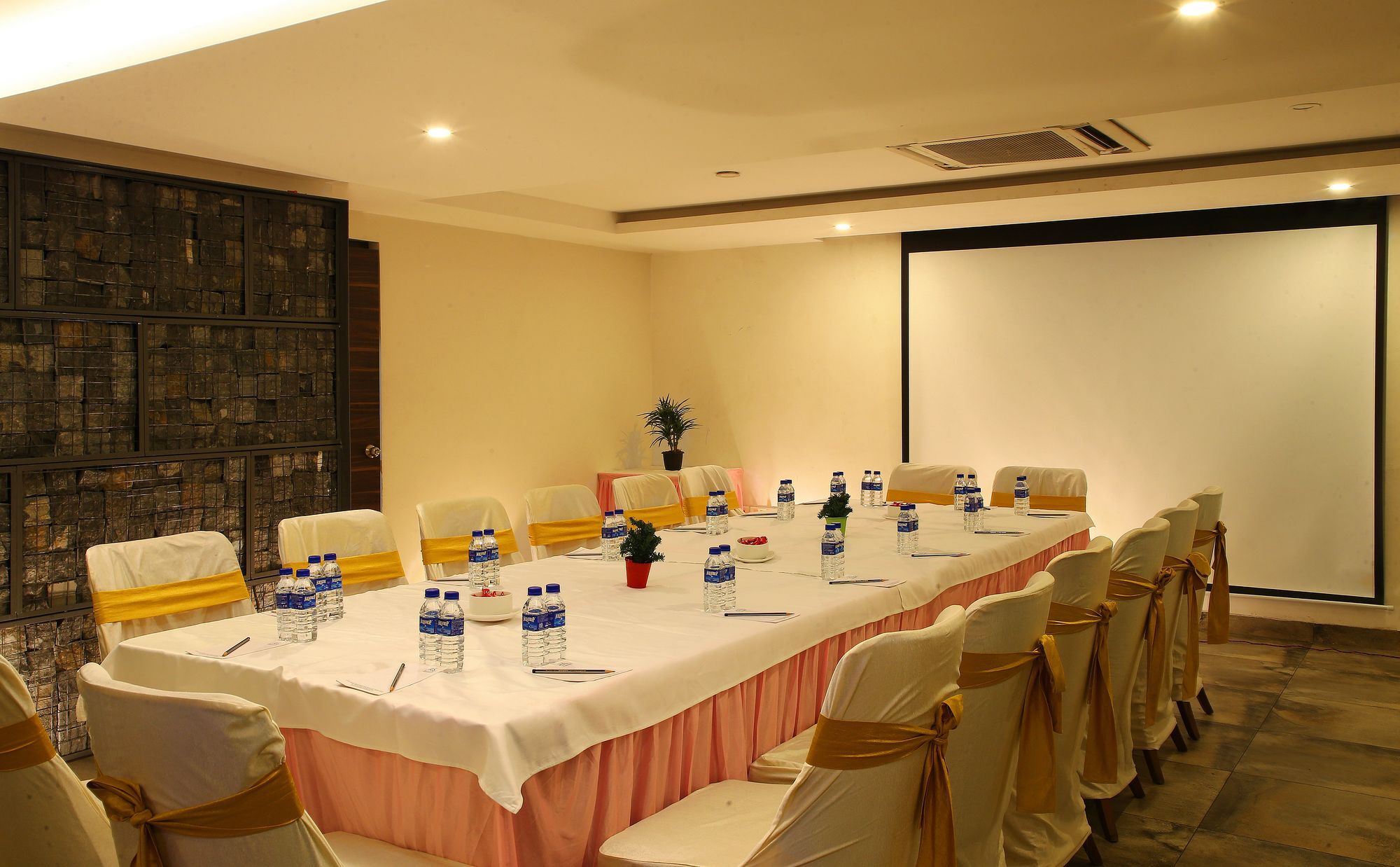 The Royale Senate Race Course, Bangalore Exterior photo
